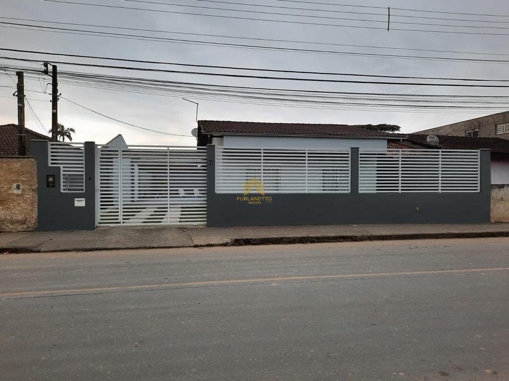 2008596 — Linda residência no bairro Petrópolis com piscina